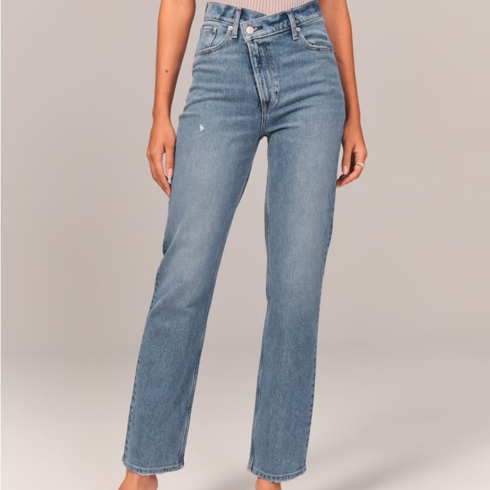 Abercrombie & Fitch med wash 90s straight high rise asymmetrical waist jeans 28
